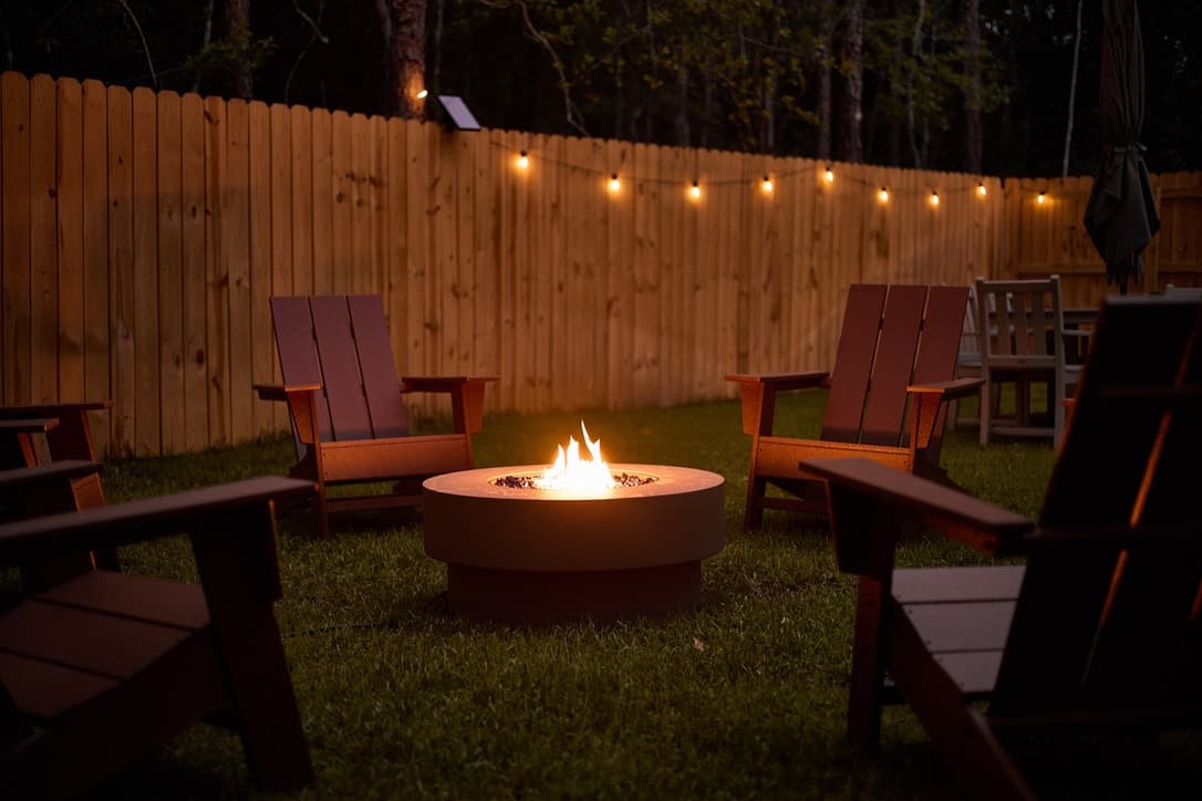 Cozy Coastal Escape, Fire Pit, Ping Pong & Privacy - Photo 4