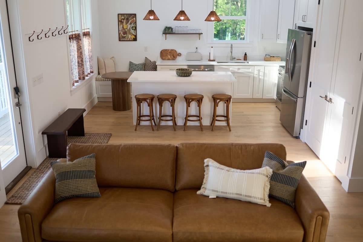 Cozy Coastal Escape, Fire Pit, Ping Pong & Privacy - Photo 2