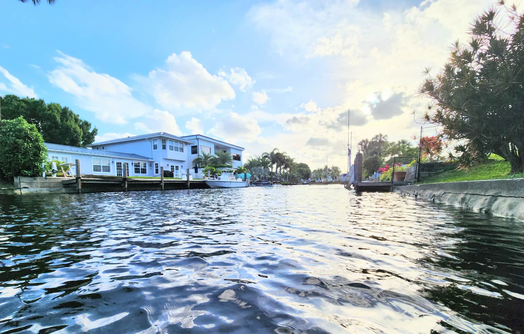 Waterfront 2BR Oasis, Quiet Island Near Beach and Airport, Boat Dock